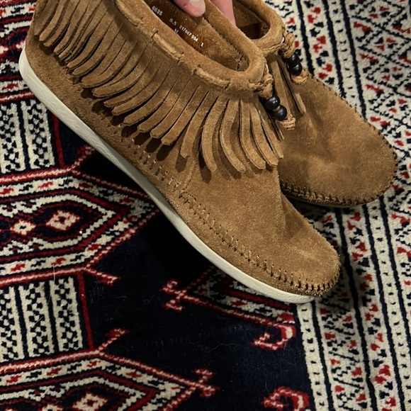 Minnetonka shoes - Picture 7 of 7